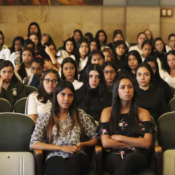 • Marzo de 2019 - Primer conversatorio “Mujeres en la ingeniería y la ciencia”